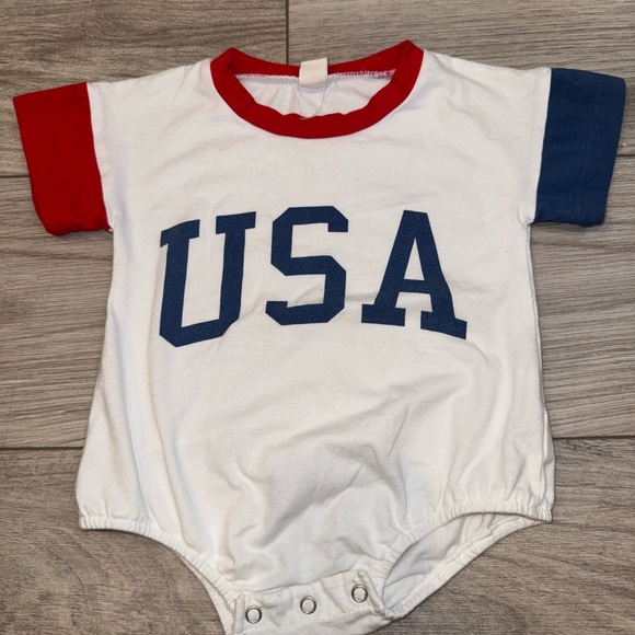 USA Baby Onesie with Red and Blue Sleeves - Picture 1 of 1